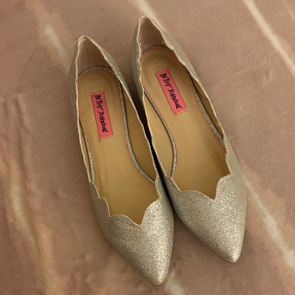 Betsey Johnson Crosbey silver glitter flats | Scalloped Edge | size 7.5 | - Picture 2 of 7
